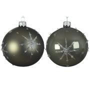 Weihnachtskugel Färbung grüner Moos -up mit Stern im Reliefstern Ø 8 cm