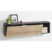 Vittoria hängt 1 Tür und 1 Fach