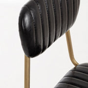 Moderner Retro -Addy -Stuhl mit schwarz -ähnlicher Stahlstruktur