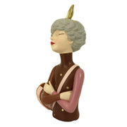 Frau Harz mit brauner Brieftasche CM17X13H35