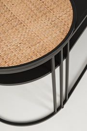 Ellyot schwarzer ovaler Stahltisch