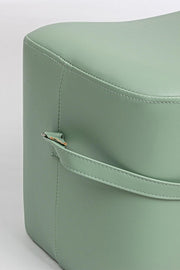 Rechteckiger Pouf im gleichen mit einem klaren grünen Giona -Griff 51x34x H35 VM