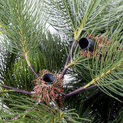 Grüner Grivola -Baum CMø135H240 mit 135 Armbändern im Metall