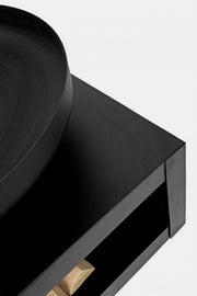 Braciere mit schwarzem Holzhafen