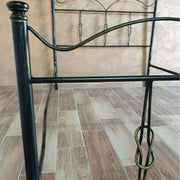 Lesen Sie eineinhalb Quadrat in Schmiedeeisen mit schwarzem goldenem Fußstab Primula 130x202x H127Cm