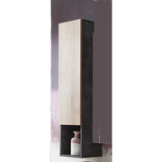 Vittoria hängt 1 Tür und 1 Fach