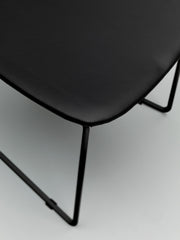 2x ähnlicher Stuhl und schwarzer Sitz 47,5x45.5x89h cm