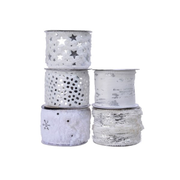 Weißes Dekorband mit Zeichnung