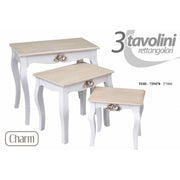 Set von drei schäbigen Chic -Tischen beige weißes Wohnzimmer