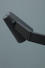 Tischlampe mit schwarzem Metalllampenschatten 42x15x60.5H cm