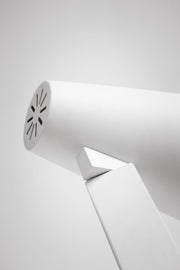 Tischlampe mit weißem Metalllampenschatten 42x15x60.5H cm