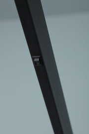 Tischlampe mit schwarzem Metalllampenschatten 42x15x60.5H cm