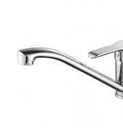 Spülenmixer mit Drehmund der Ariel -Serie mit verchromtem Finish.