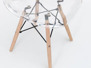 4x Polycarbonatstuhl und weißer PVC -Sitz 47x46x82H CM